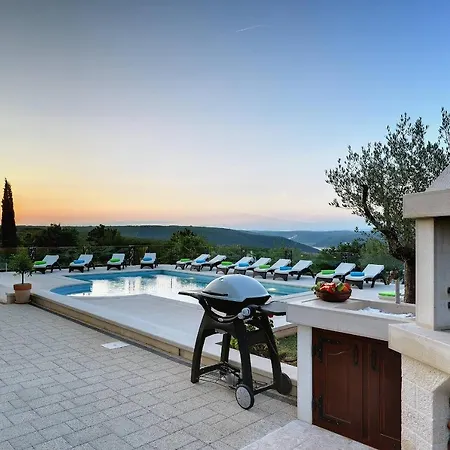 Rachele Rakalj Villa *